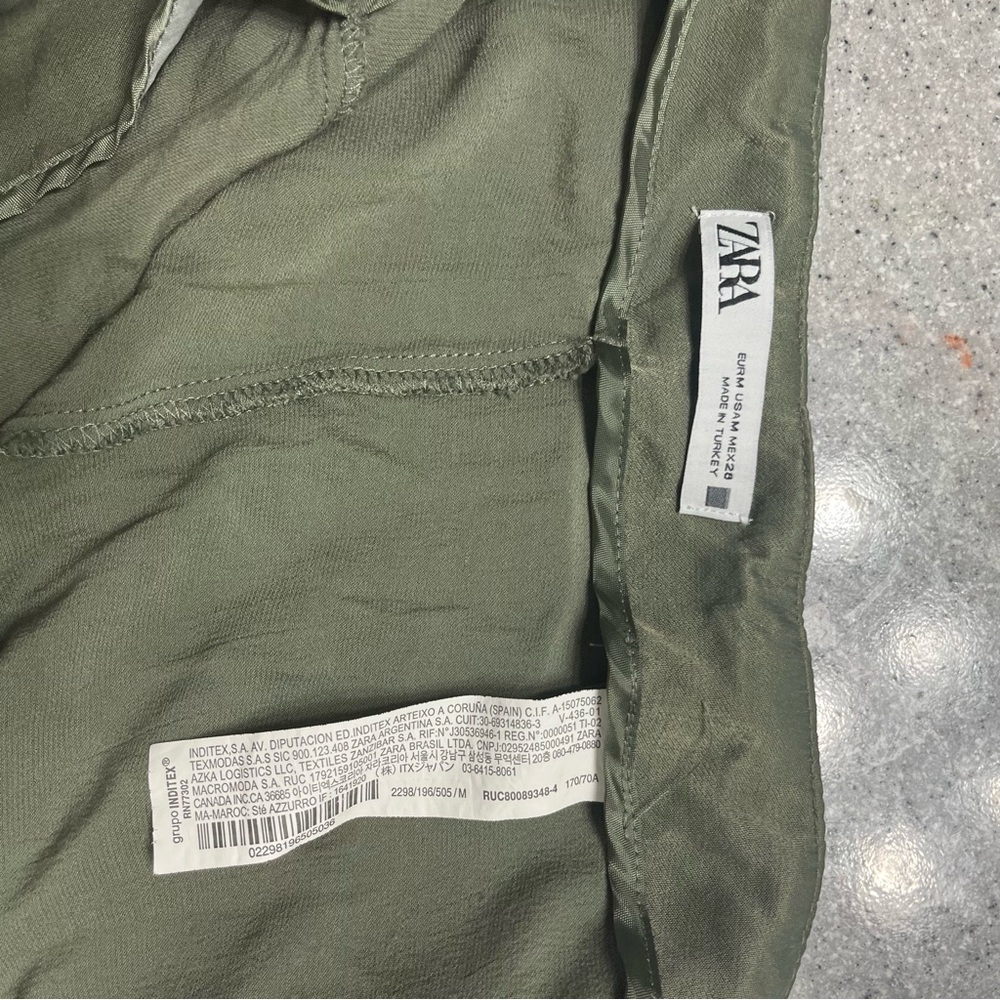 Zara women’s olive green wide leg cropped satin trouser pants - Picture 4 of 4